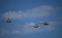 Три Ми-8 в полёте