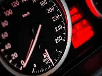 Спидометр на 260 км/ч
