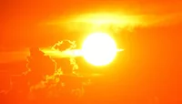 Солнце в оранжевых облаках