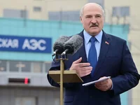 Лукашенко за трибуной